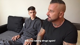 Mladý Chlapec Je Potrestaný Výpraskom A Drsným Sexom