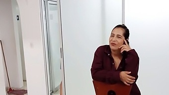 Latinská Puma Preruší Telefonický Sex Svojej Nevlastnej Matky A Uľaví Túžbam Svojho Milenca.