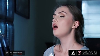 Lena Reif Intenzivně Jezdí Na Velkém Penisu Svého Partnera V 21 Naturals