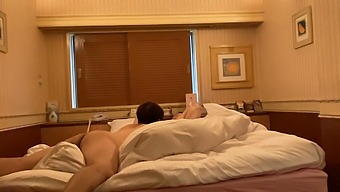 Japonská Yukata Zvádzanie: Necenzurované Video Prsnatej Prezidentky