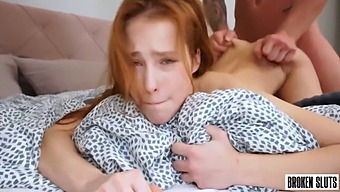 Nicole Murkovski ยอมจํานนต่อการลงโทษทางเพศ