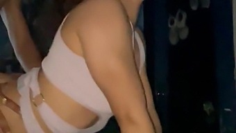 สาวผอมชอบอมควยลึกและควยใหญ่ในช่องคลอดของเธอ